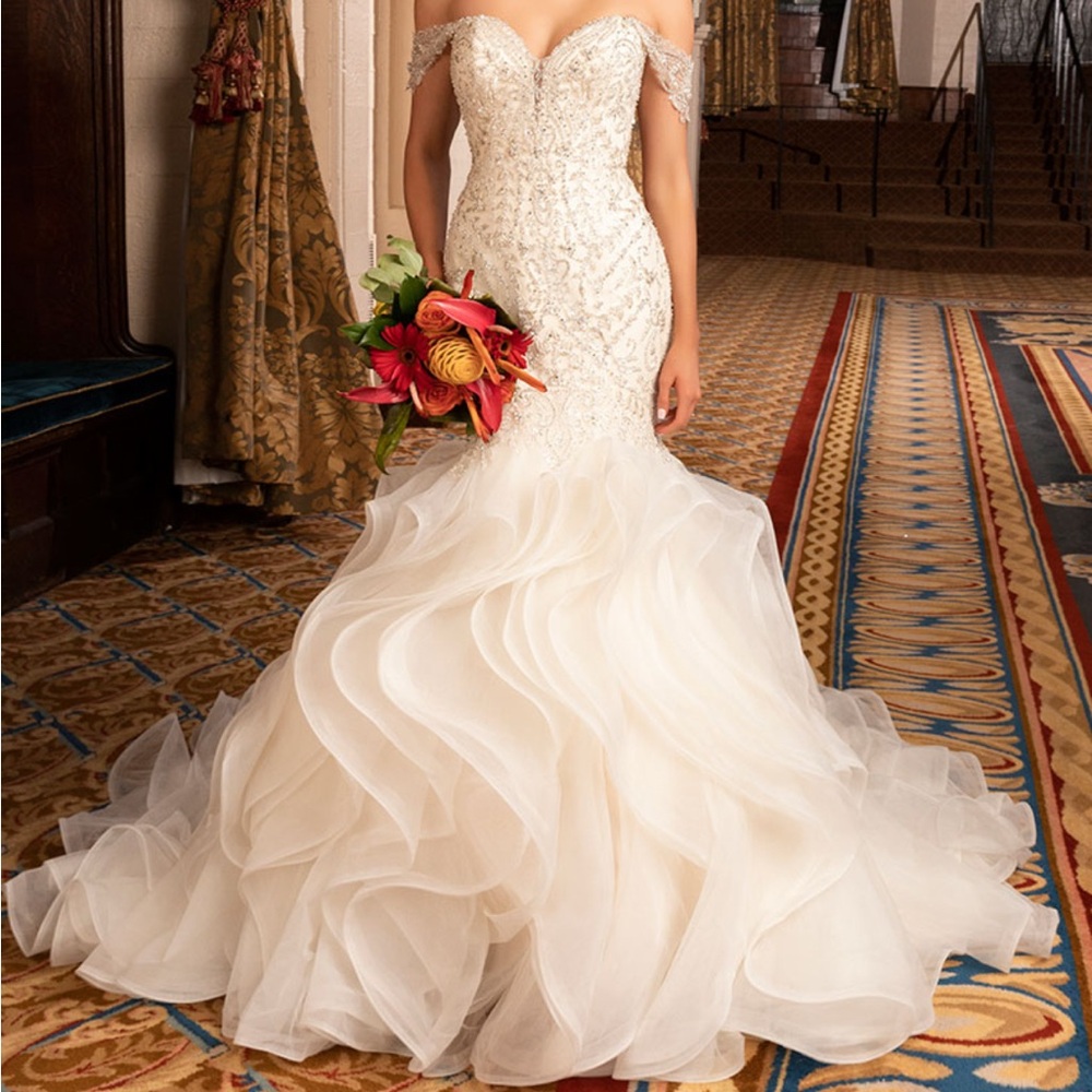 Elegant Off-Shoulder Wedding Dress